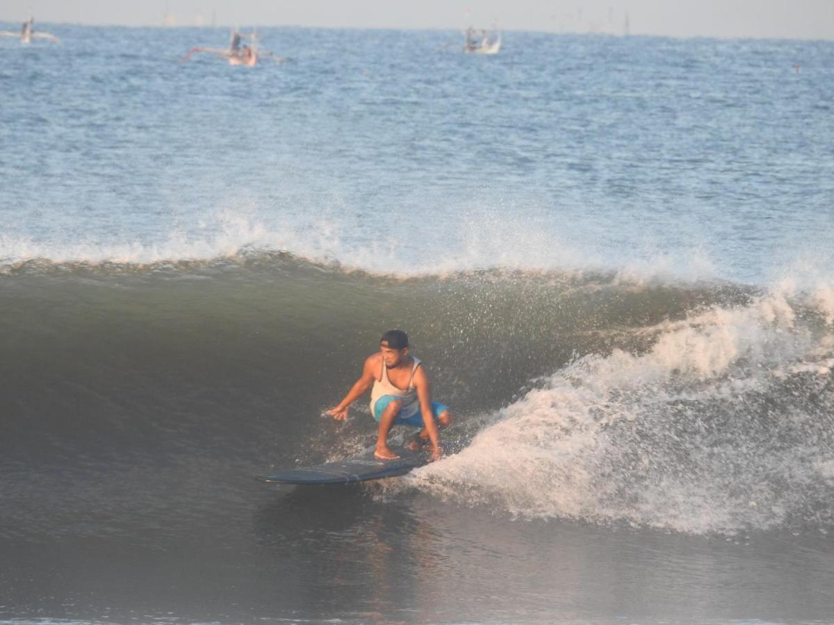 The Point Surfcamp Bali Hotell Pulukan Exteriör bild