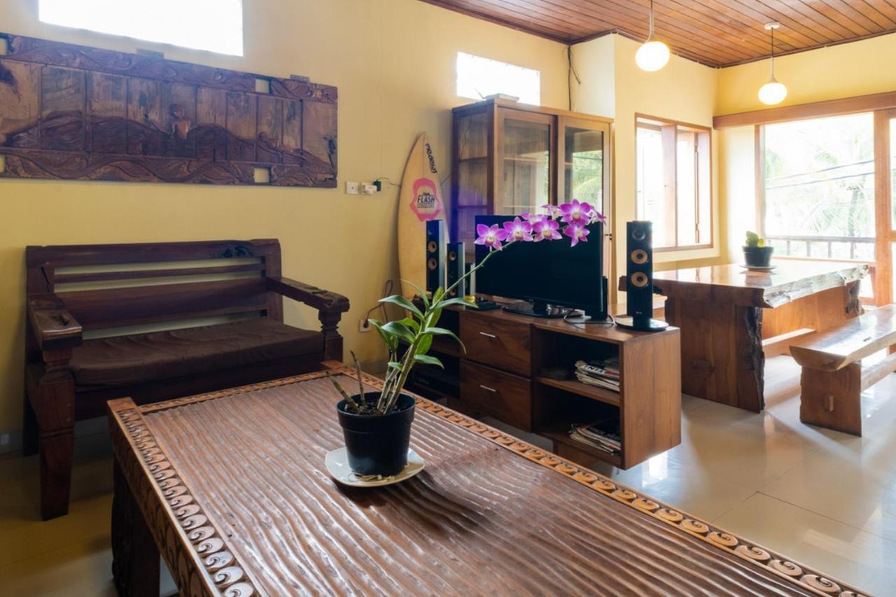 The Point Surfcamp Bali Hotell Pulukan Exteriör bild