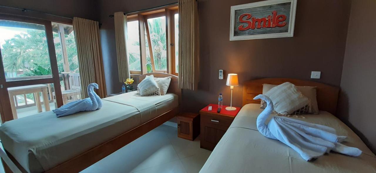 The Point Surfcamp Bali Hotell Pulukan Exteriör bild