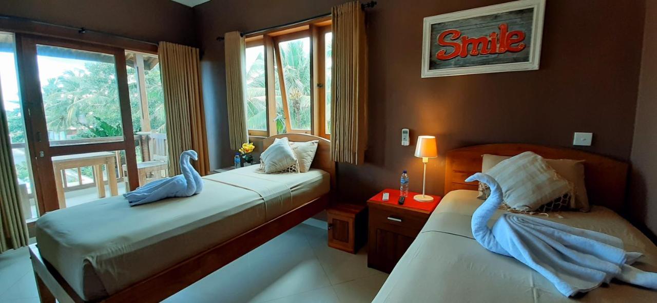 The Point Surfcamp Bali Hotell Pulukan Exteriör bild