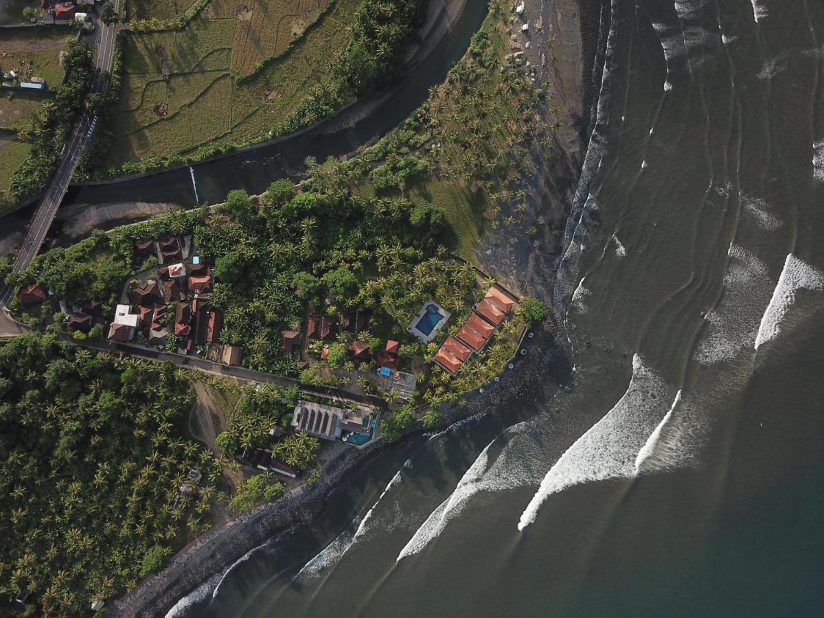 The Point Surfcamp Bali Hotell Pulukan Exteriör bild